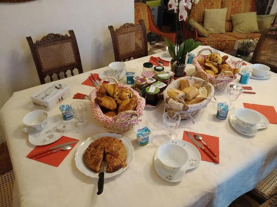 مبيت وإفطار Bézenet La Longere Des Gillettes المظهر الخارجي الصورة